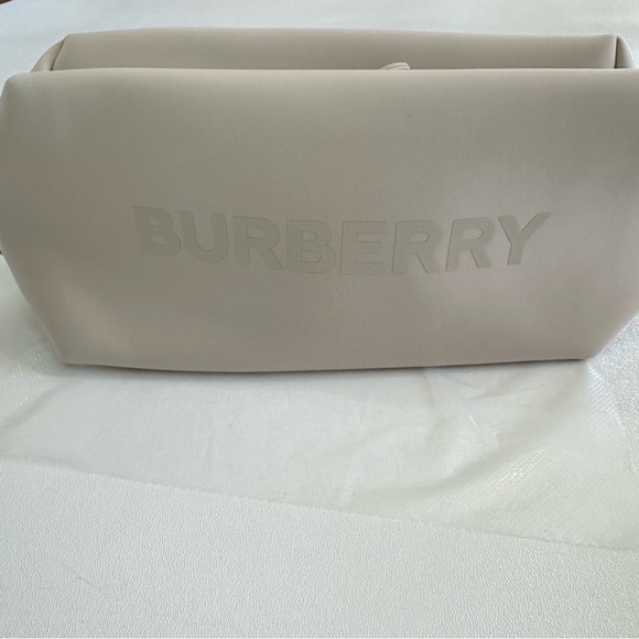 Burberry Logo Clutch Toiletry Bag Cosmetic Travel Bag Beige Polyester NWT - Picture 8 of 12